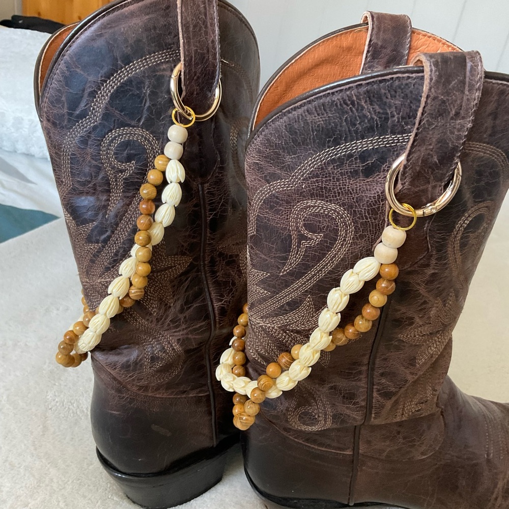 Boot lei accessory charm Pikake gold hardware